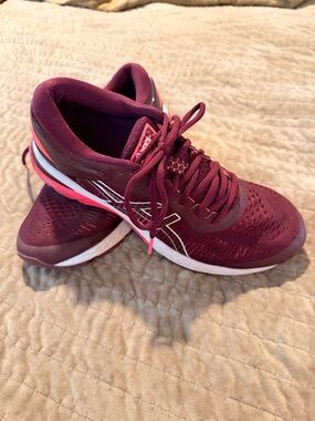 Asics Maroon Running Shoes with Pink Accents